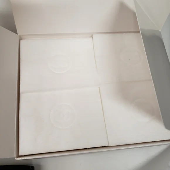 Chanel Makeup and Skincare Set - Picture 14 of 14